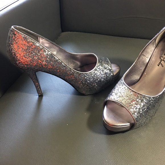 Sparkle Heels - Picture 5 of 5
